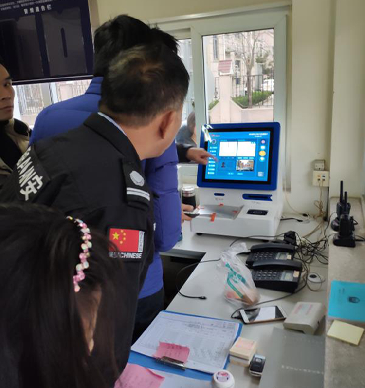 在小區(qū)出入時，悅訪客，訪客機登記訪客信息跟手工登記哪個好?
